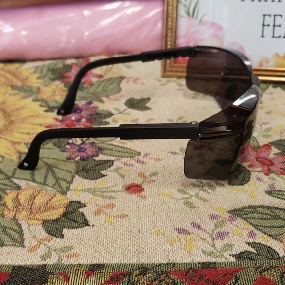 UNISEX Oversized Sunglasses With side shields Black NWT - Picture 4 of 4